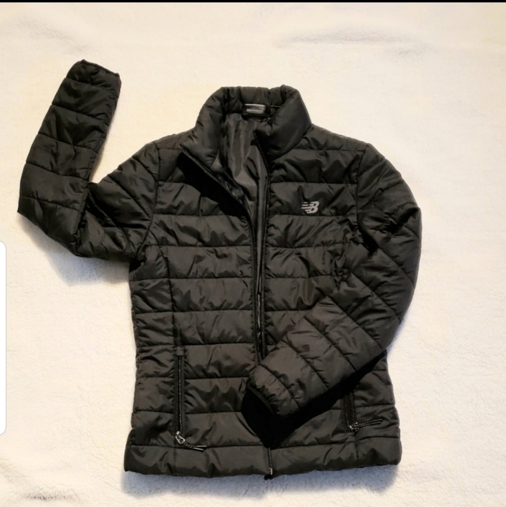 Women's black fitted puffer coat